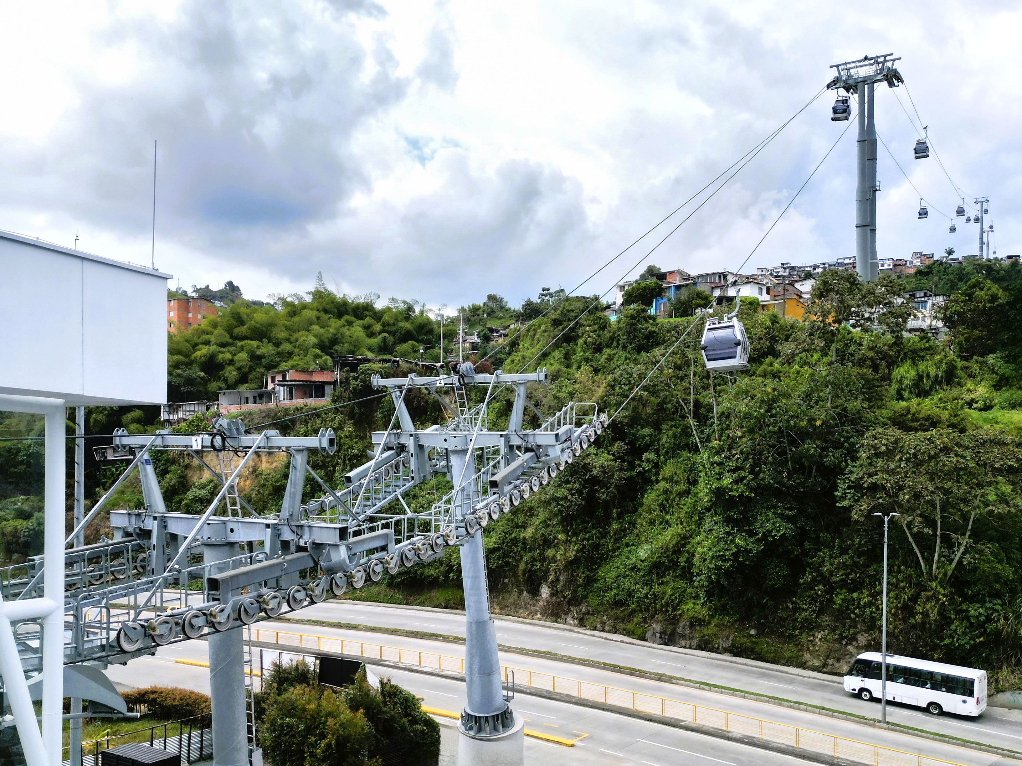 Urban Ropeways LEITNER is consistently expanding the urban ropeway infrastructure in ...